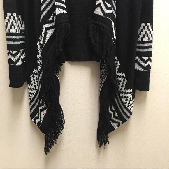 Canyon River Blues Sweater Black Open Front Cardigan Fringe Size Medium NWT - Picture 4 of 9